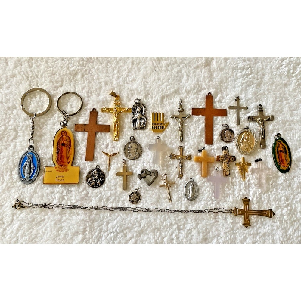 Lot 29 Estate Vintage Italian Catholic Religious Medals Crosses Pendants Pins